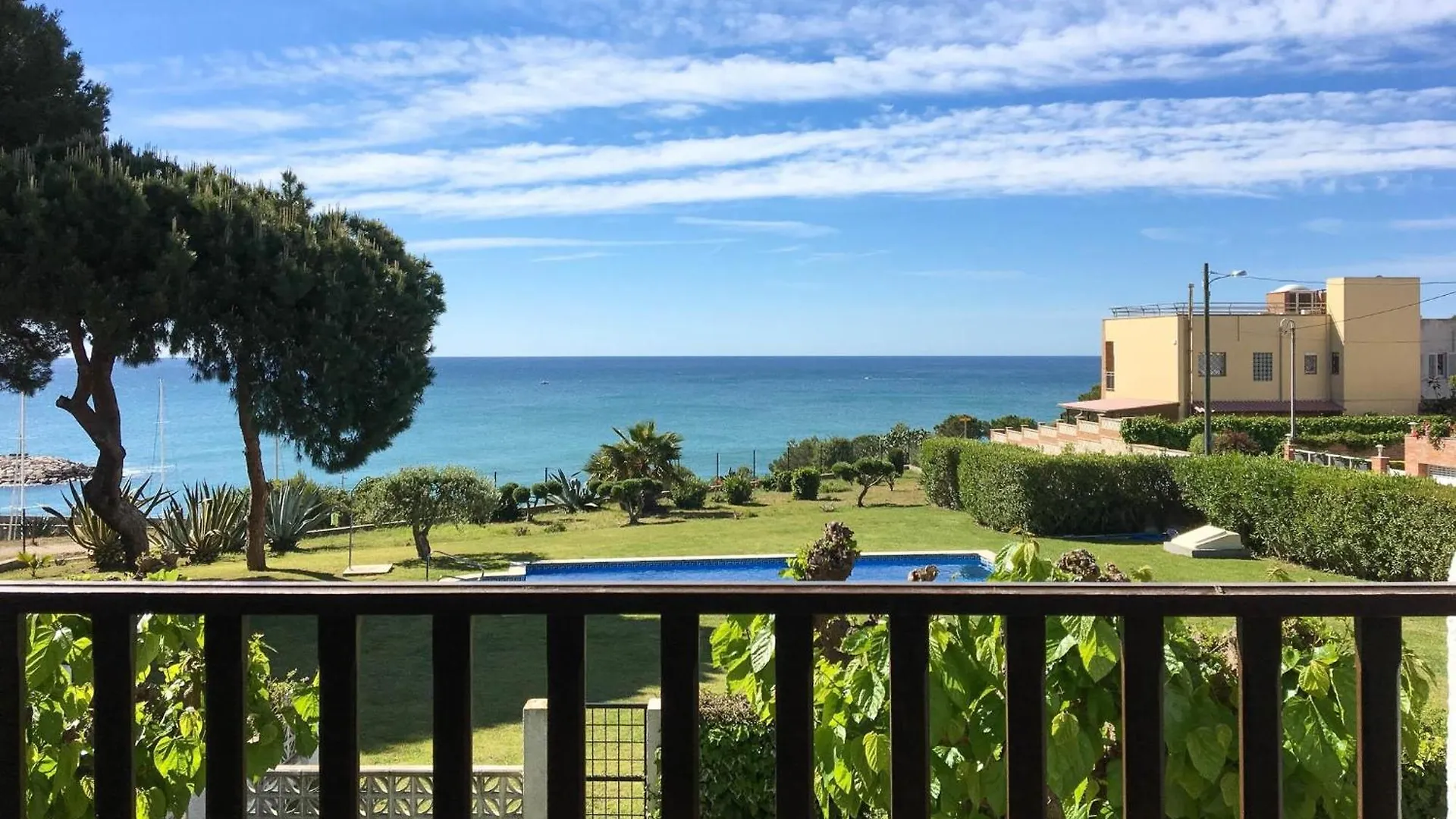 At084 Piscina Compartida Con 3 Casas Y Vistas Al Mar Villa Torredembarra