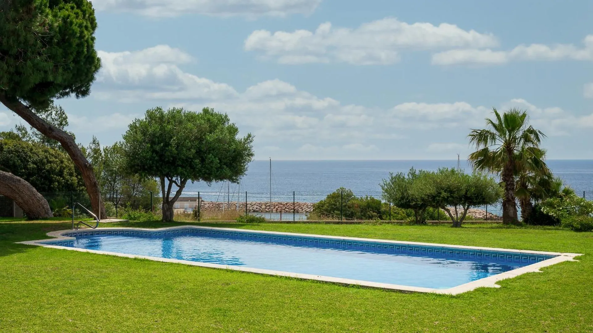 Holiday home At084 Piscina Compartida Con 3 Casas Y Vistas Al Mar Villa Torredembarra