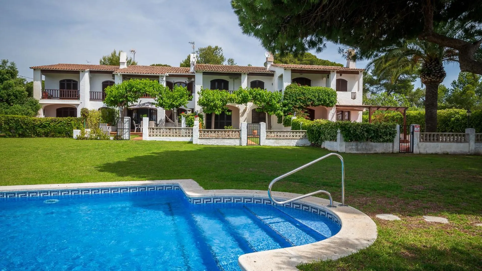 At084 Piscina Compartida Con 3 Casas Y Vistas Al Mar Villa Torredembarra